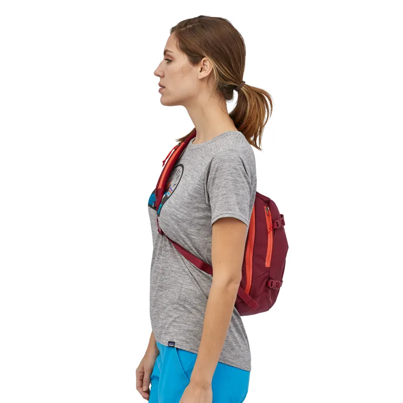 Patagonia Atom 8l Sling in Roamer Red-3