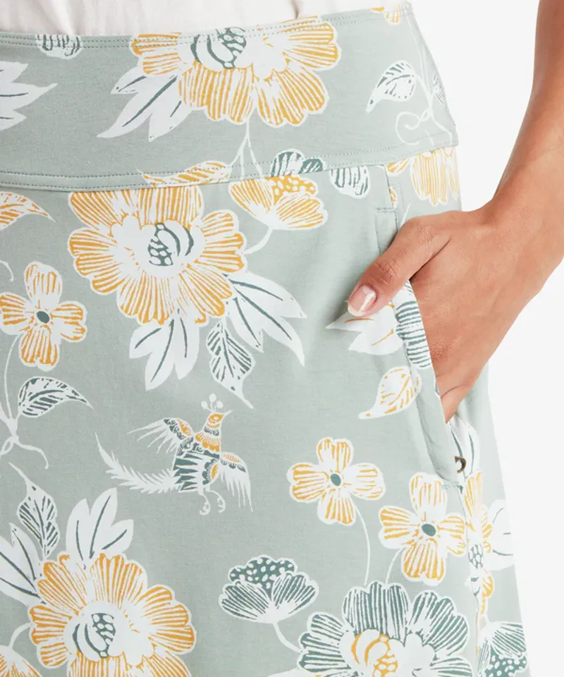 Sherpa Women's Neha Skort Celery Floral-1
