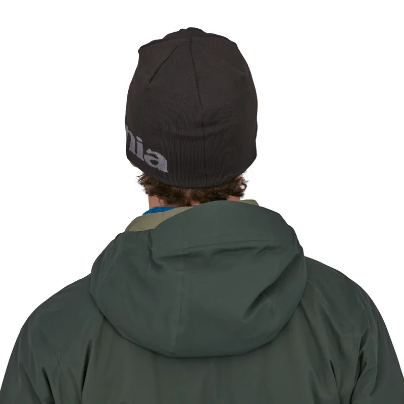 Patagonia Beanie Hat in Logo Belwe: Black-2