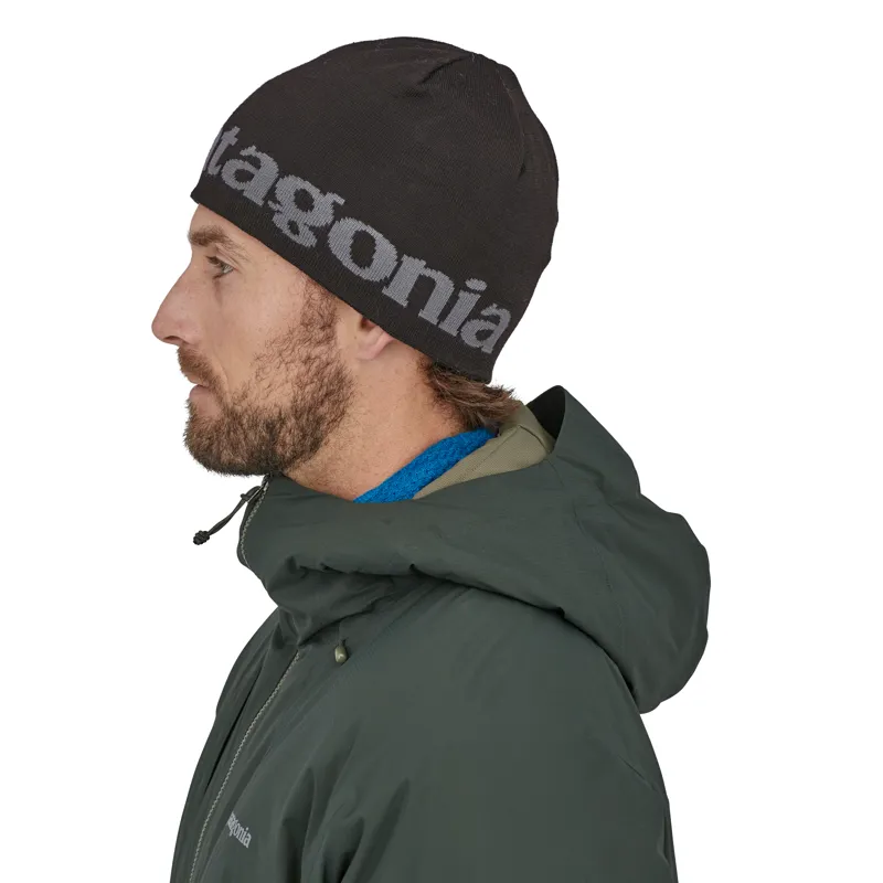Patagonia Beanie Hat in Logo Belwe: Black-3